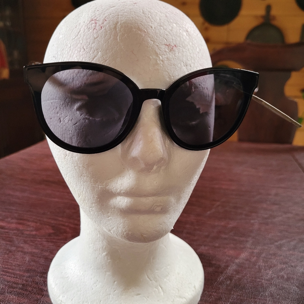 SMNY a Steve Madden Brand Women's Cat Eye Sunglasses New